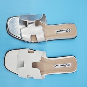 Forever Link Women's Metallic Silver & White Slide Sandals